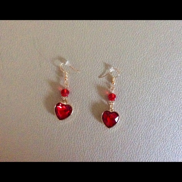 3 for $20 gorgeous Heart Earrings ♥️ NWT - Picture 7 of 8